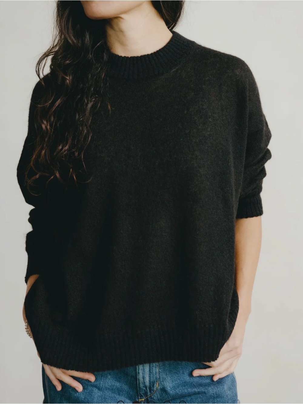 EUC Ozma Chleo Crew Sheer Alpaca Blend in Black size M/L - Picture 2 of 12